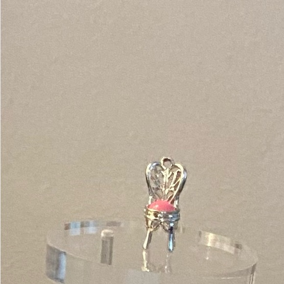 VINTAGE Avon Pink Chair Bracelet Charm - Picture 3 of 3